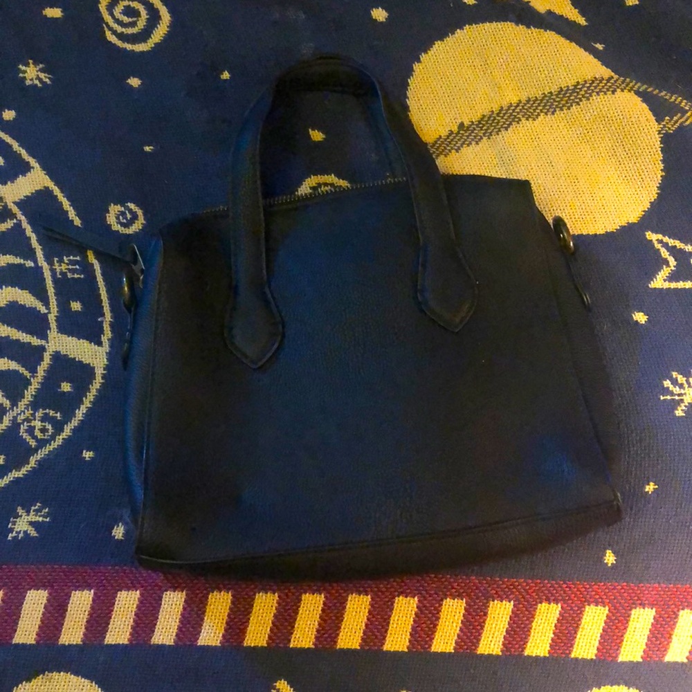 University thread purse (black)